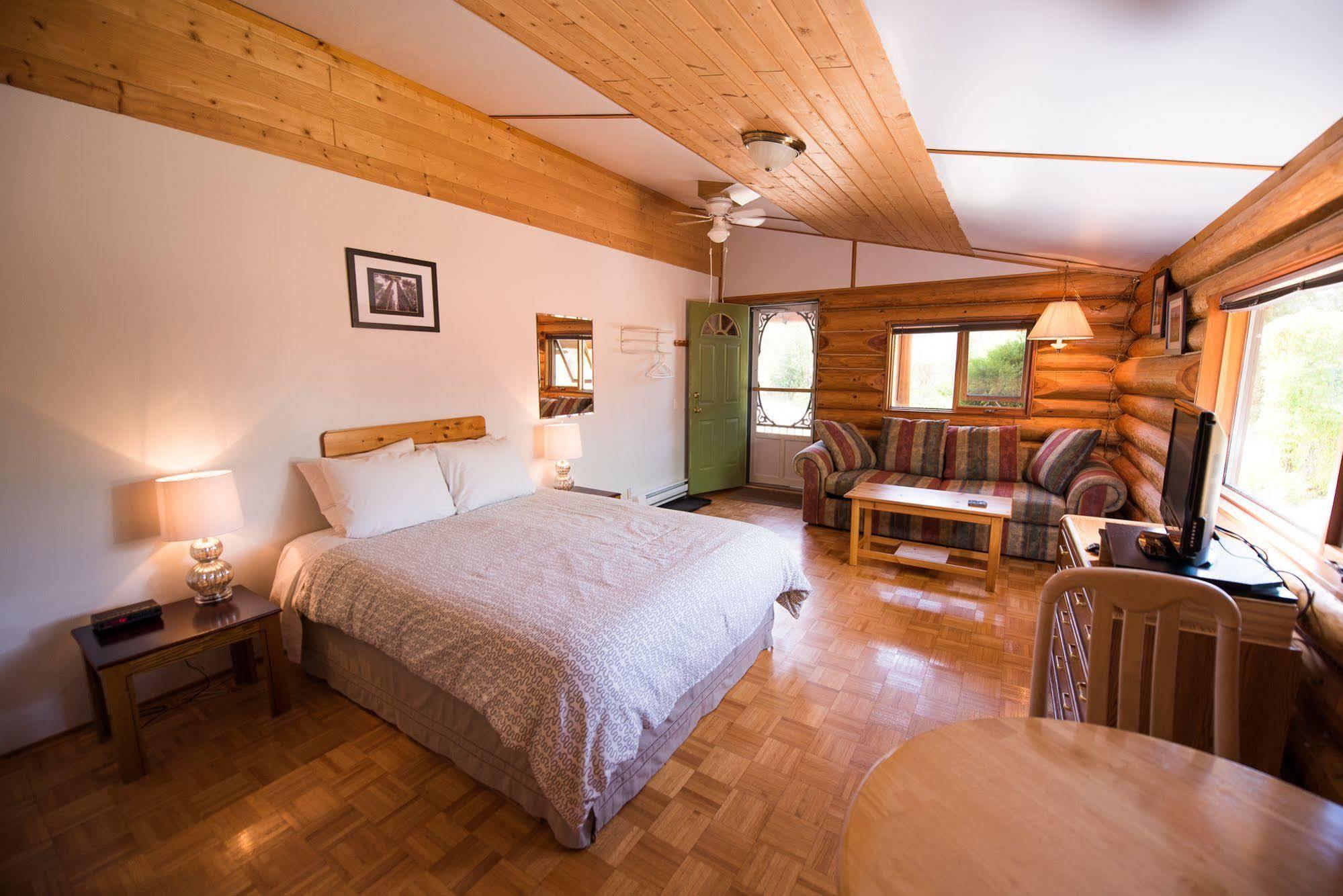 Cedar Haven Cabins And Resort Клиъруотър Екстериор снимка